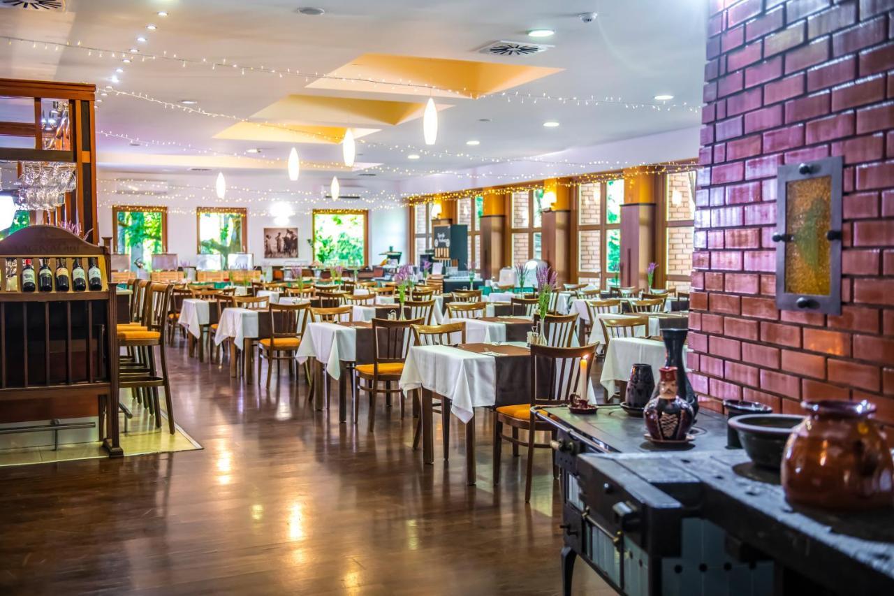 Zichy Park Hotel Bikacs Luaran gambar