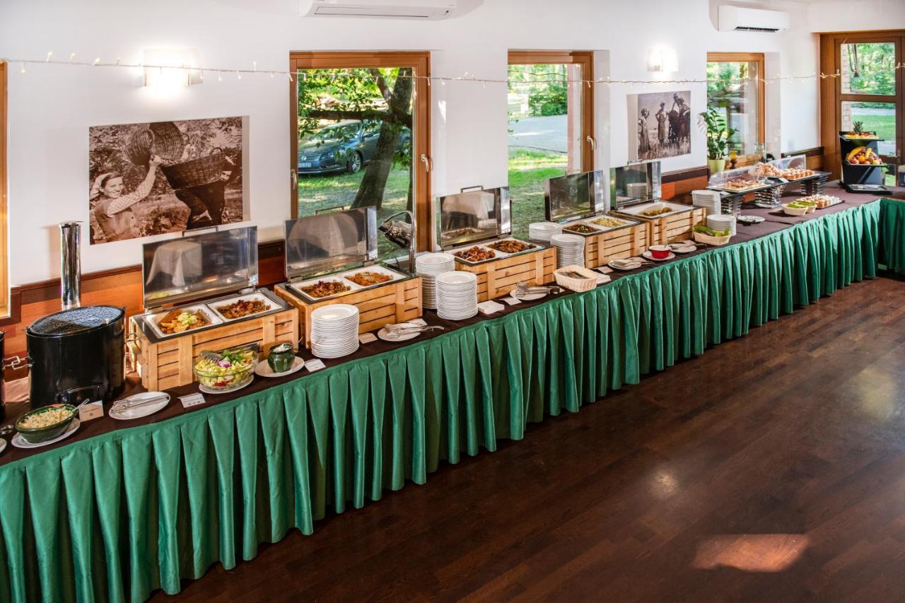 Zichy Park Hotel Bikacs Luaran gambar