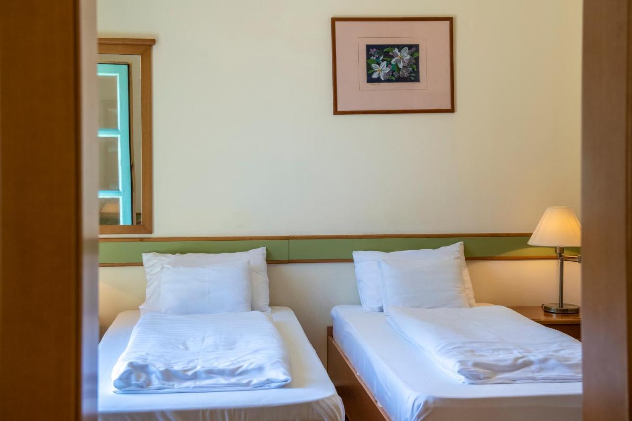 Zichy Park Hotel Bikacs Luaran gambar