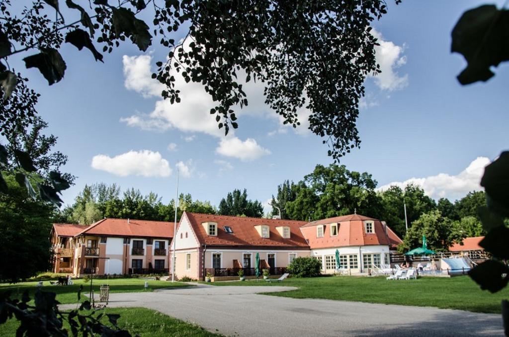 Zichy Park Hotel Bikacs Luaran gambar