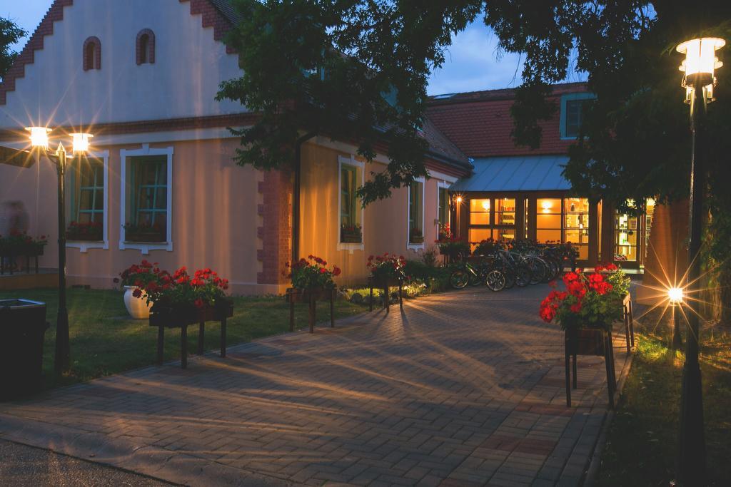 Zichy Park Hotel Bikacs Luaran gambar