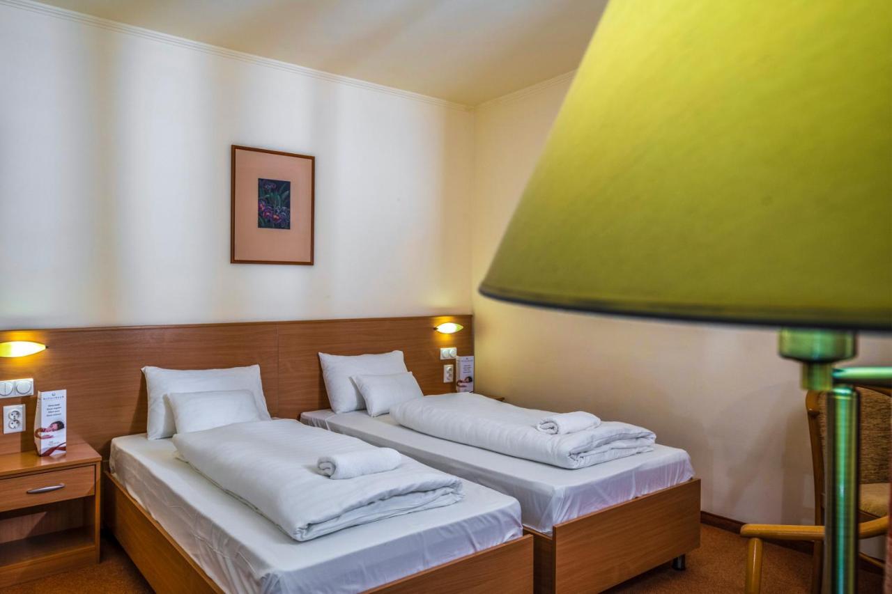 Zichy Park Hotel Bikacs Luaran gambar